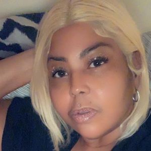 Meet your Posher, Mia